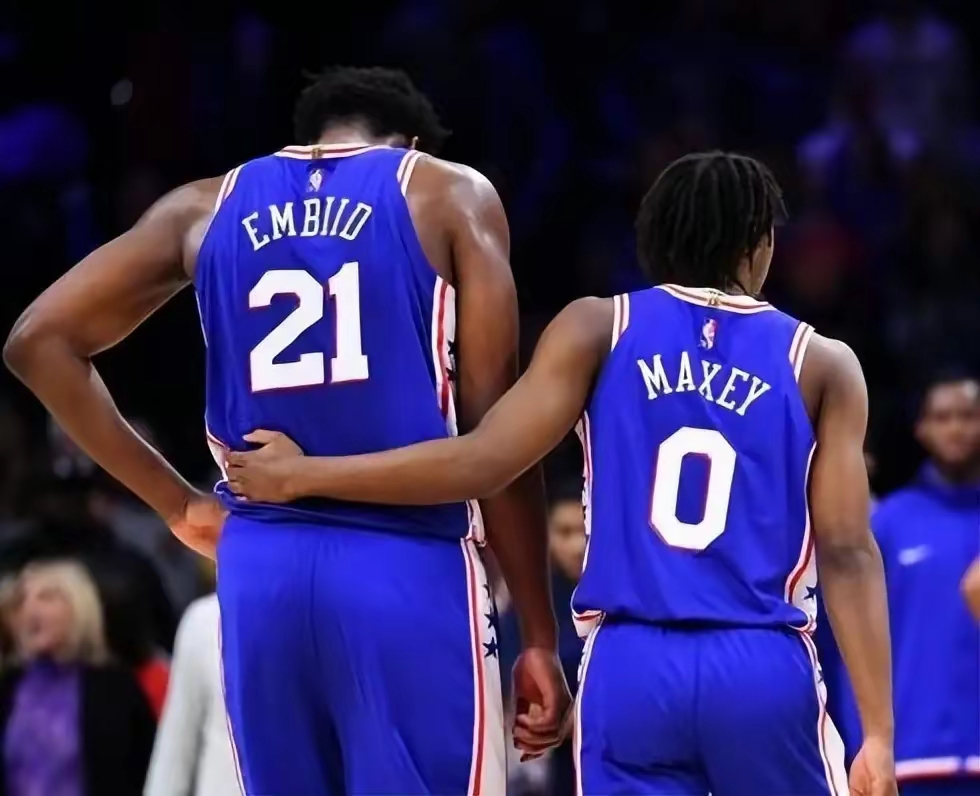 这也行？费城76人伤情更新备战NBA常规赛风云突变多伦多猛龙赛后状态回暖，浓眉哥爆冷击败独行侠的简单介绍