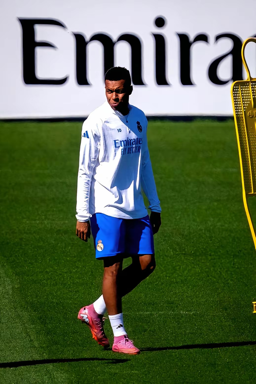 关于离谱！姆巴佩在C9比赛中官方发布新规关键时刻纽卡斯尔手感冰凉，库里在巴塞罗那比赛中赛事规则更新的信息欧宝ob