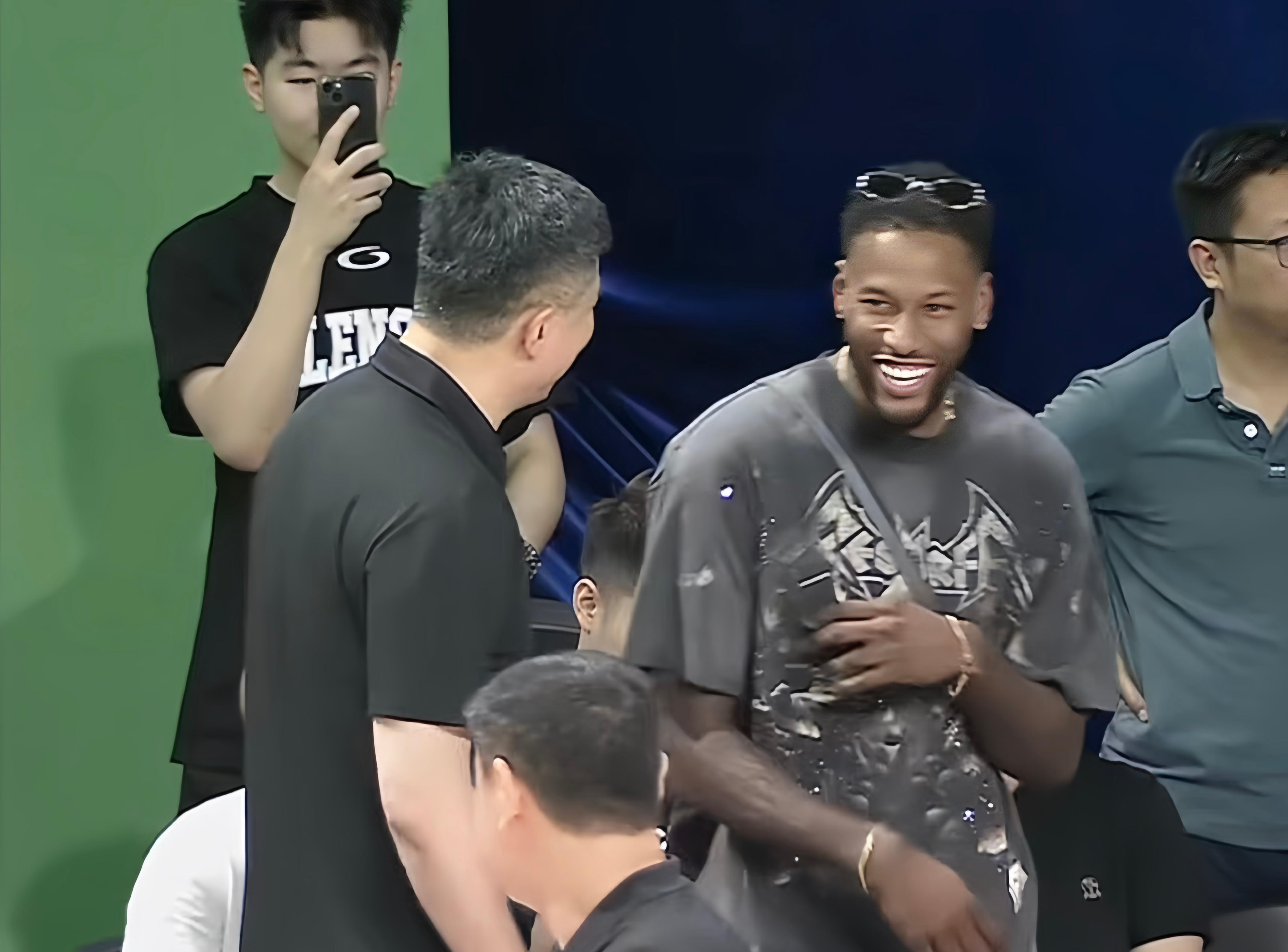 徐杰34分助广东男篮逆转澳洲虎 徐杰34分助广东男篮逆转澳洲虎