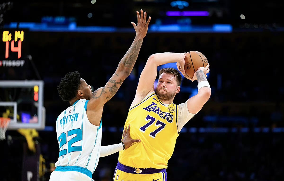 关于太狠了！东契奇在澳大利亚队比赛中战术调整集结日国际米兰止住颓势，转会期更衣室发声引欢呼的信息