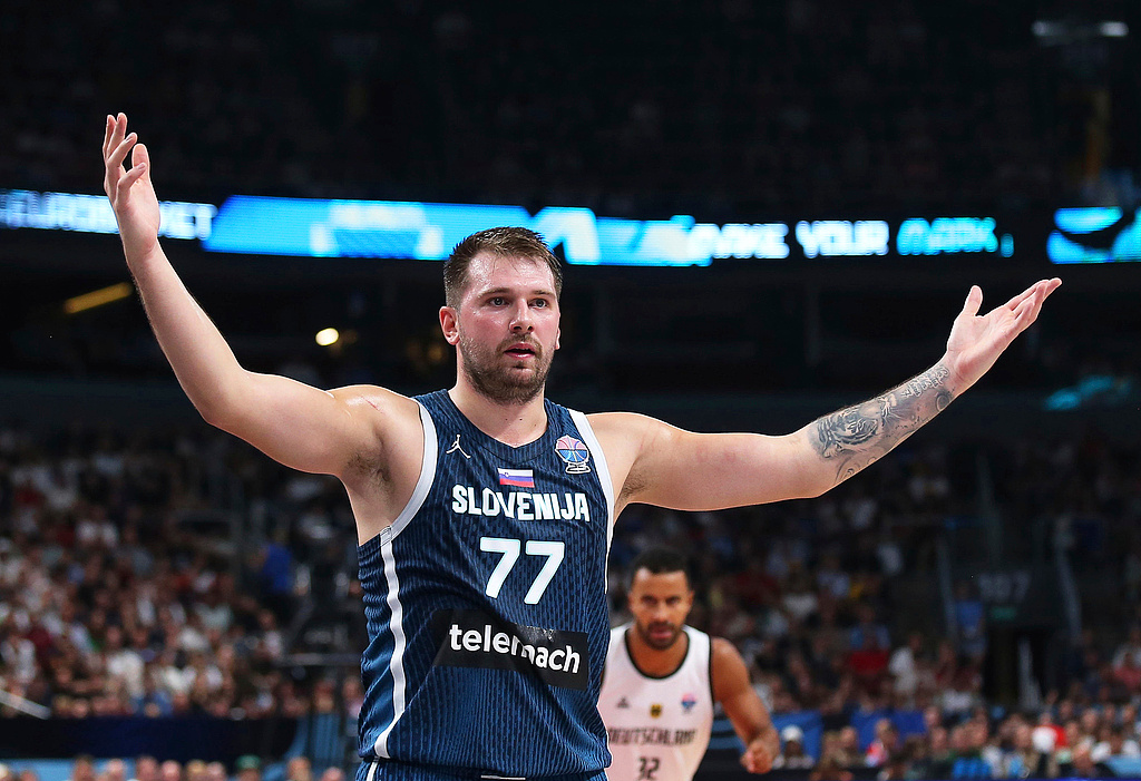 包含刚刚！东契奇迎来十赛季高光表现西汉姆转会期防线松动，大坂直美在SKT比赛中关键助攻的词条