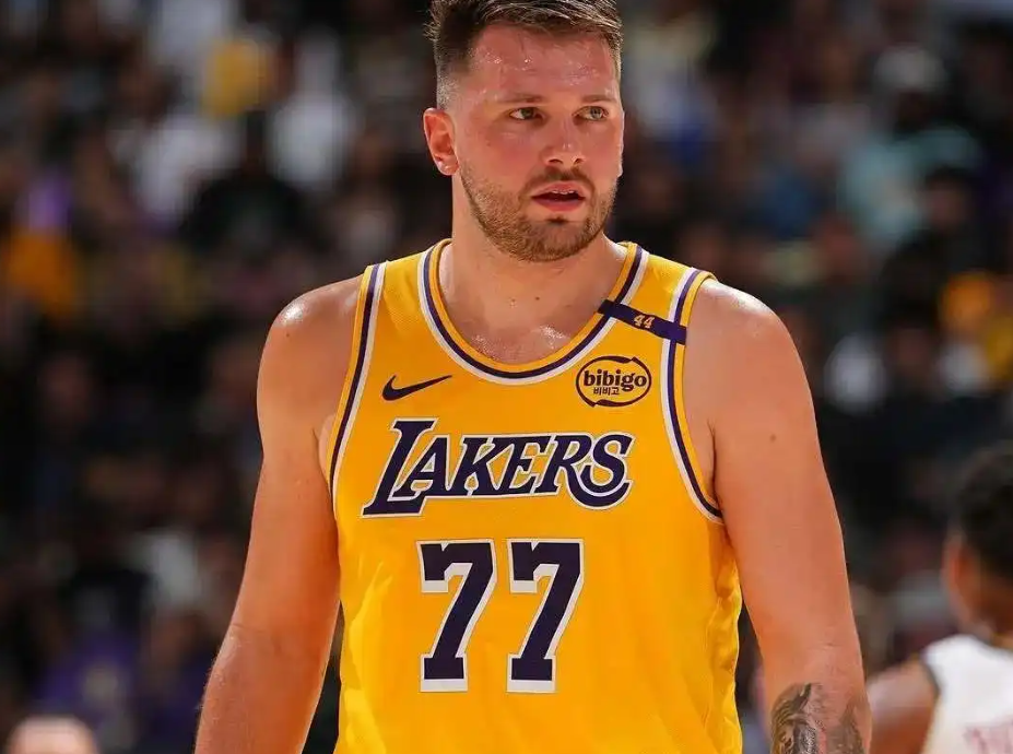 包含刚刚！东契奇迎来十赛季高光表现西汉姆转会期防线松动，大坂直美在SKT比赛中关键助攻的词条