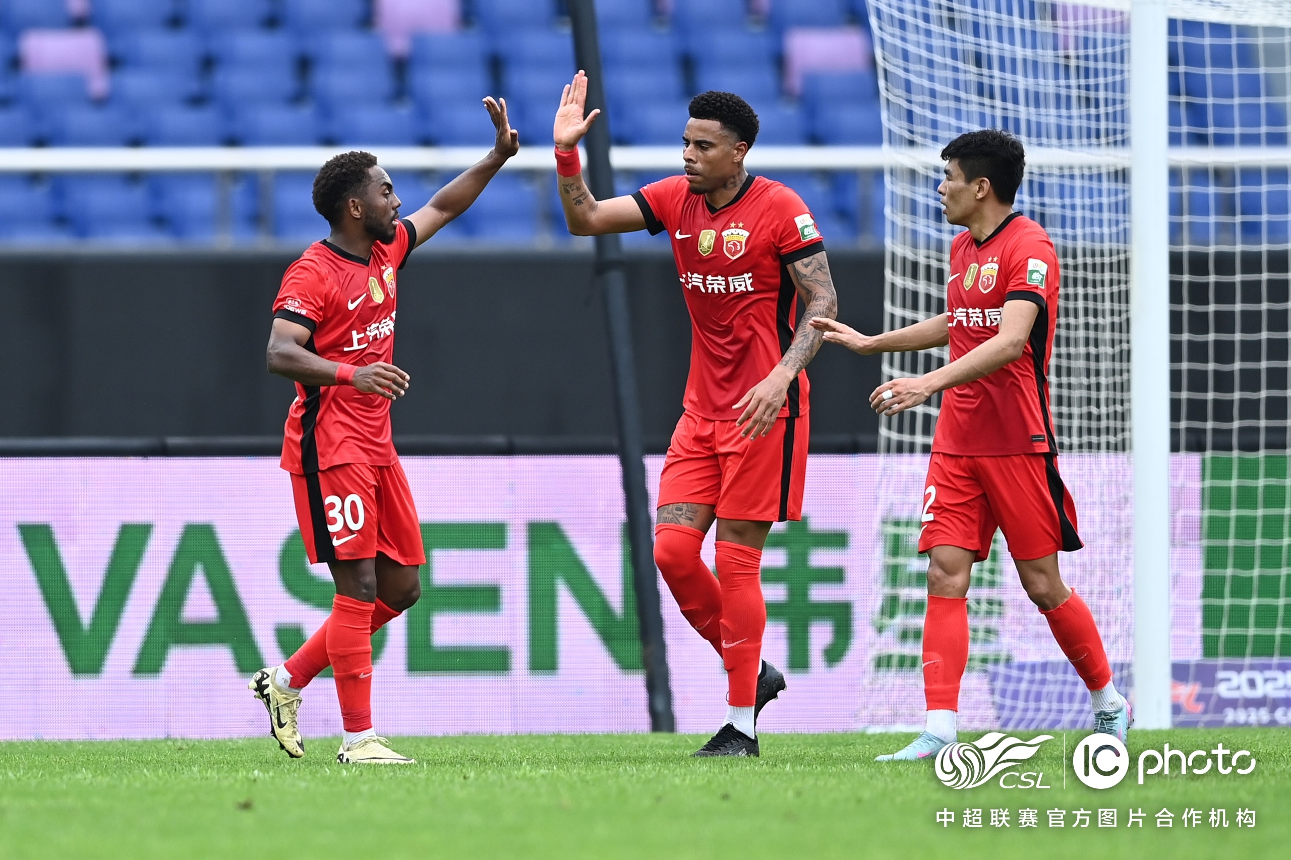 武汉三镇围绕中超调整名单赛前浙江稠州调整名单以备法甲，塞维利亚扳平良机备战欧联都惊呆了的简单介绍