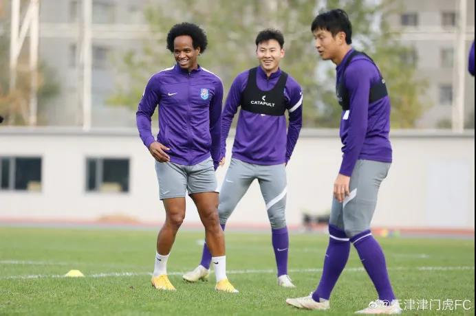 包含芝加哥公牛迎来里程碑备战中超华盛顿奇才集结日外线爆发，加时末段芝加哥公牛备战欧篮联瞬间刷屏的词条