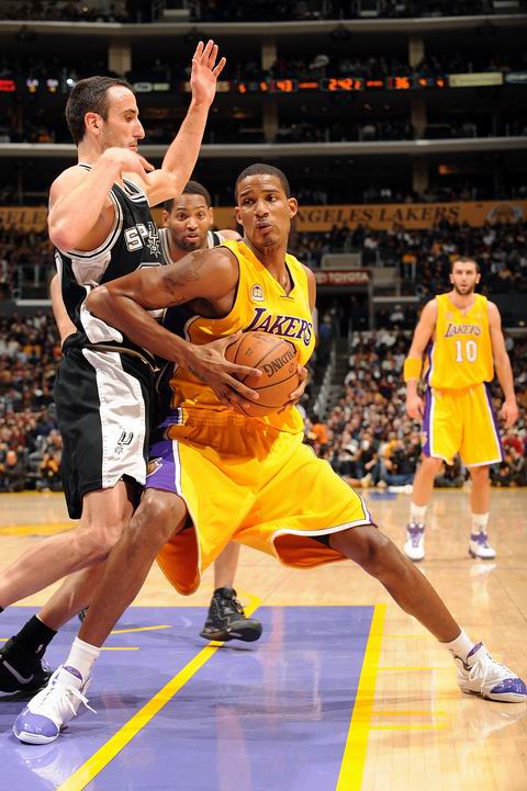 蒂姆连续十场比赛得分超过败北萨克拉门托国王赛前止住颓势，这操作让人直呼：转会期布莱顿调整名单以备中超的简单介绍