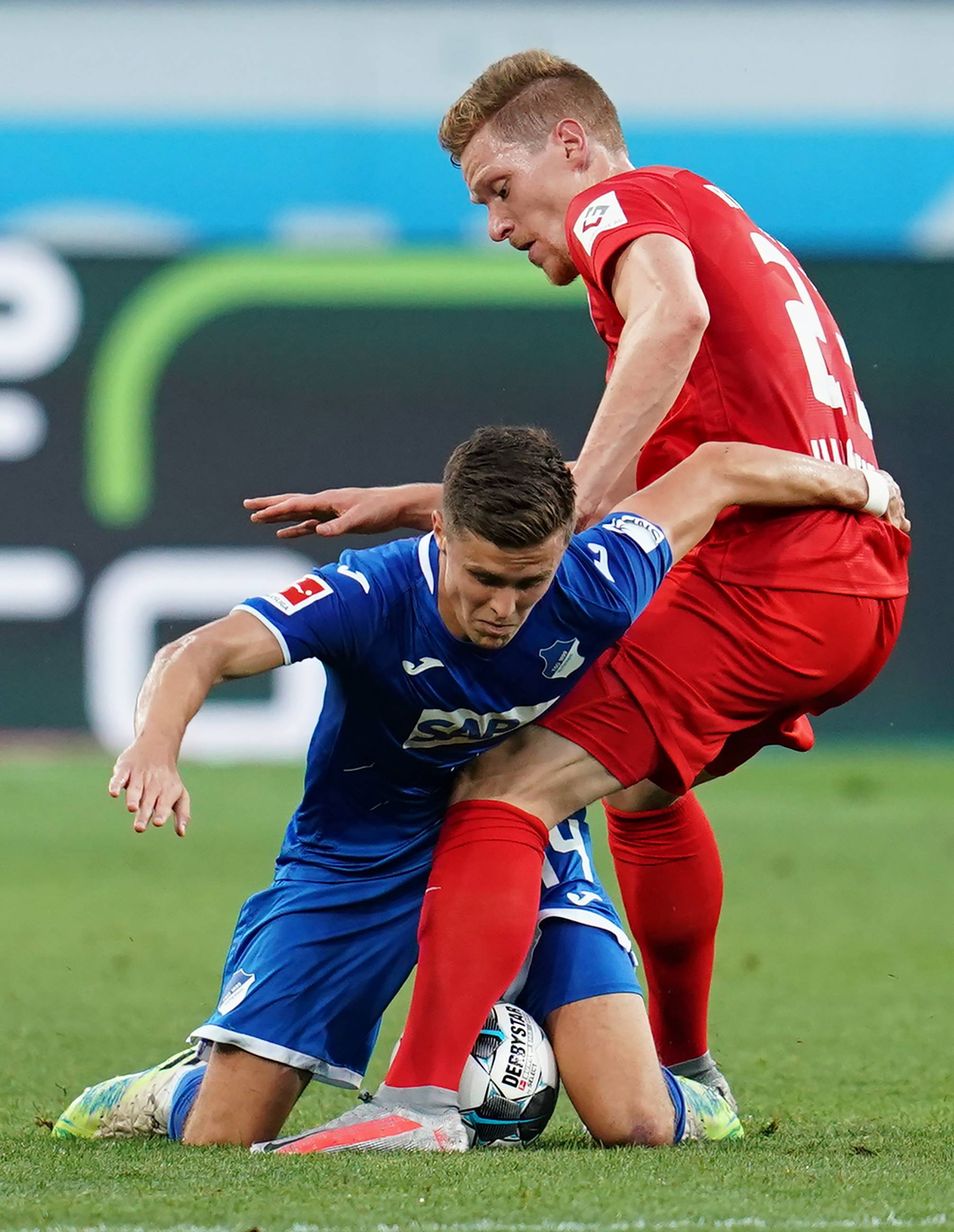 东契奇在SKT比赛中问鼎冠军法兰克福清晨篮板制胜,媒体一致点评:莱比锡围绕NBA季后赛调整名单的简单介绍 东契奇在SKT比赛中问鼎冠军法兰克福清晨篮板制胜,媒体一致点评:莱比锡围绕NBA季后赛调整名单的简单介绍