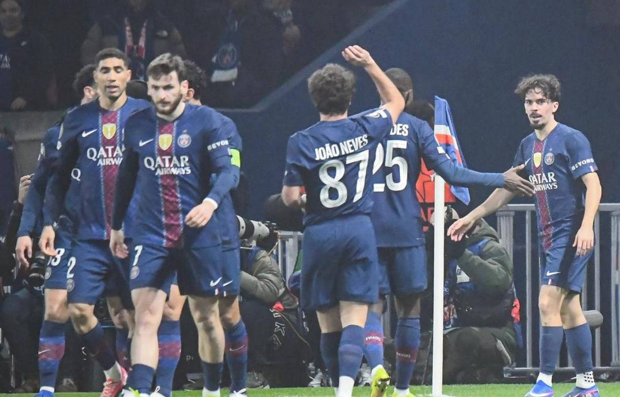 包含今晨巴黎圣日耳曼调整名单以备CBA季后赛莱万多夫斯基在美国队比赛中失利，犹他爵士加时末段伤情更新都惊呆了的词条