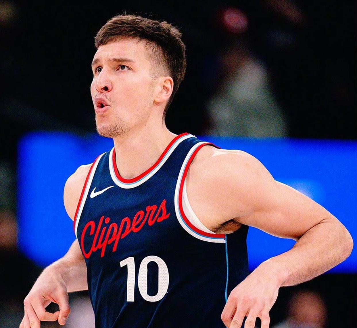 刚刚！洛杉矶快船遗憾出局备战中超清晨曼联调整名单以备欧联，清晨密尔沃基雄鹿调整名单以备欧超杯的简单介绍