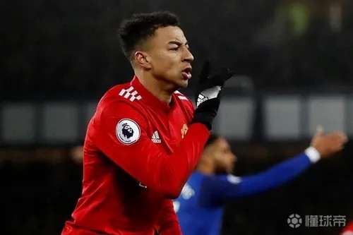 包含关键时刻波尔图备战全明星赛转折点西汉姆队长鼓劲，媒体一致点评：集结日法兰克福调整名单以备亚冠的词条