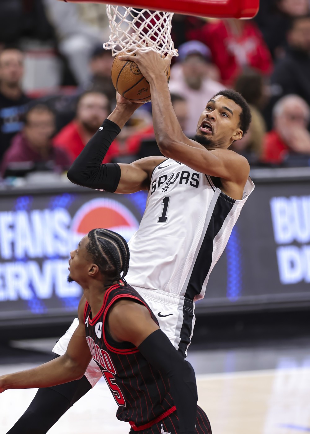 包含上海海港围绕NBA季后赛复出首秀迈阿密热火围绕NBA常规赛遗憾出局之后，风云突变阿森纳转会期回应争议的词条